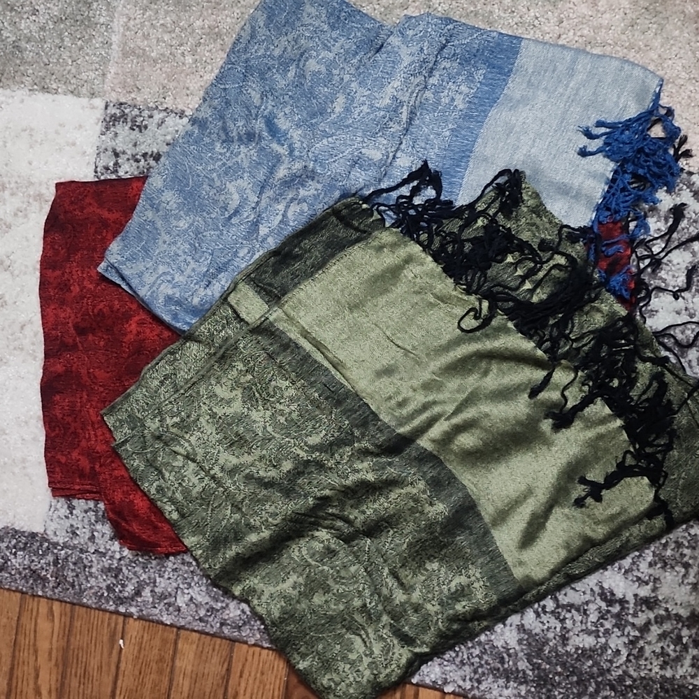 Scarfs!!!